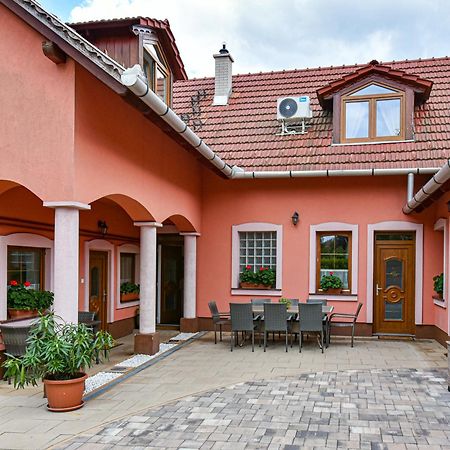 Honfoglalas Vendeghaz Eger Exterior photo